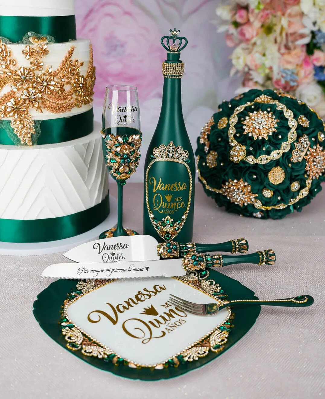 Green quinceanera brindis package with bottle
